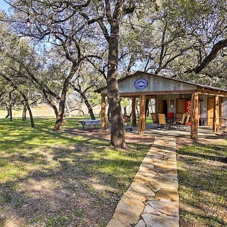 Riverfront Blanco Home With Shaded Porch And Hot Tub エクステリア 写真