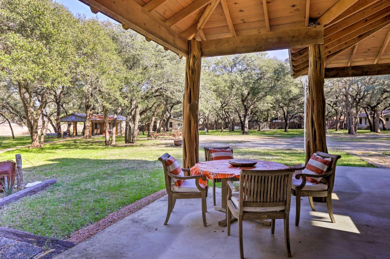 Riverfront Blanco Home With Shaded Porch And Hot Tub エクステリア 写真