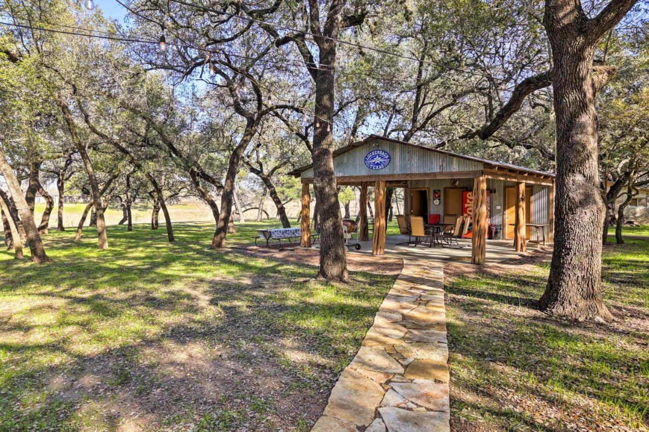 Riverfront Blanco Home With Shaded Porch And Hot Tub エクステリア 写真