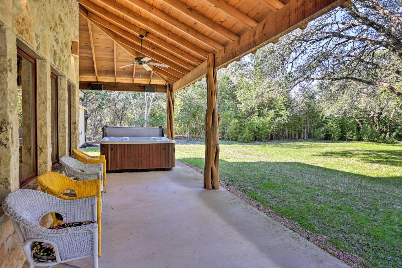 Riverfront Blanco Home With Shaded Porch And Hot Tub エクステリア 写真