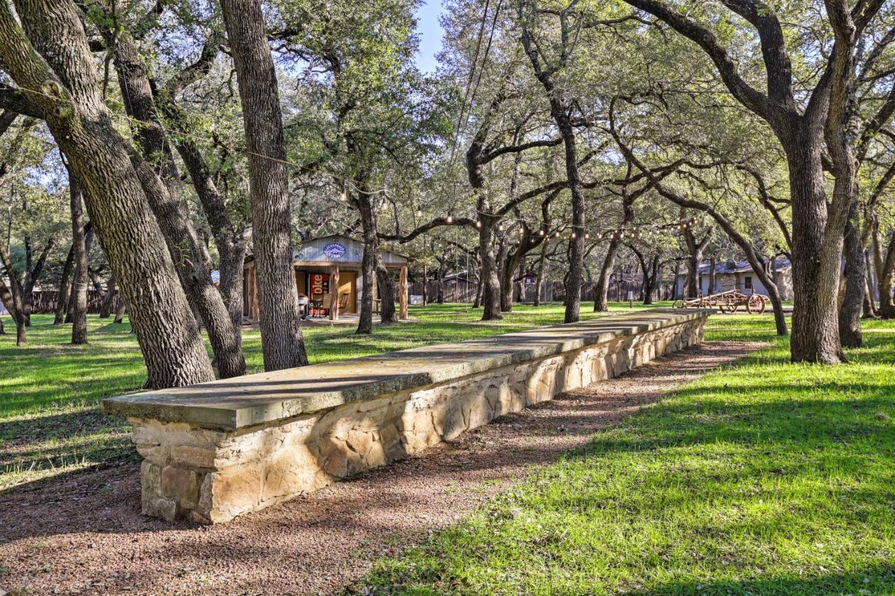 Riverfront Blanco Home With Shaded Porch And Hot Tub エクステリア 写真